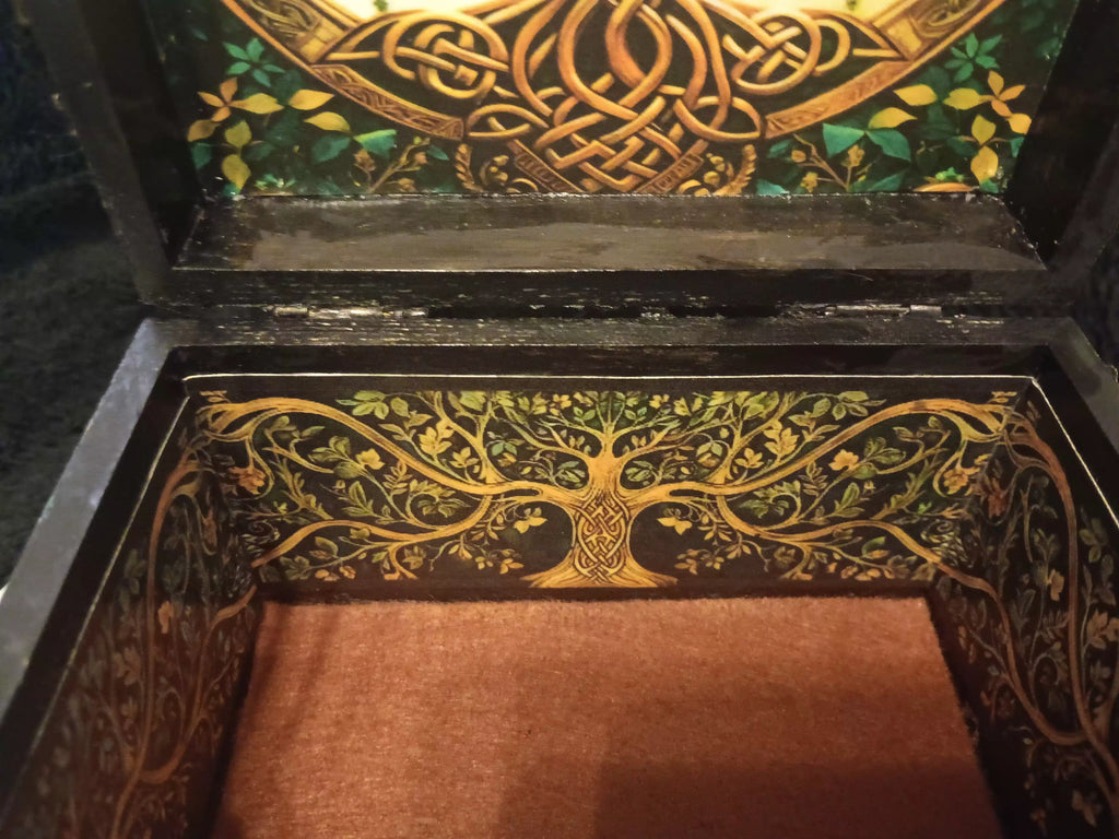 Greenman Resin Top Keepsake Box B