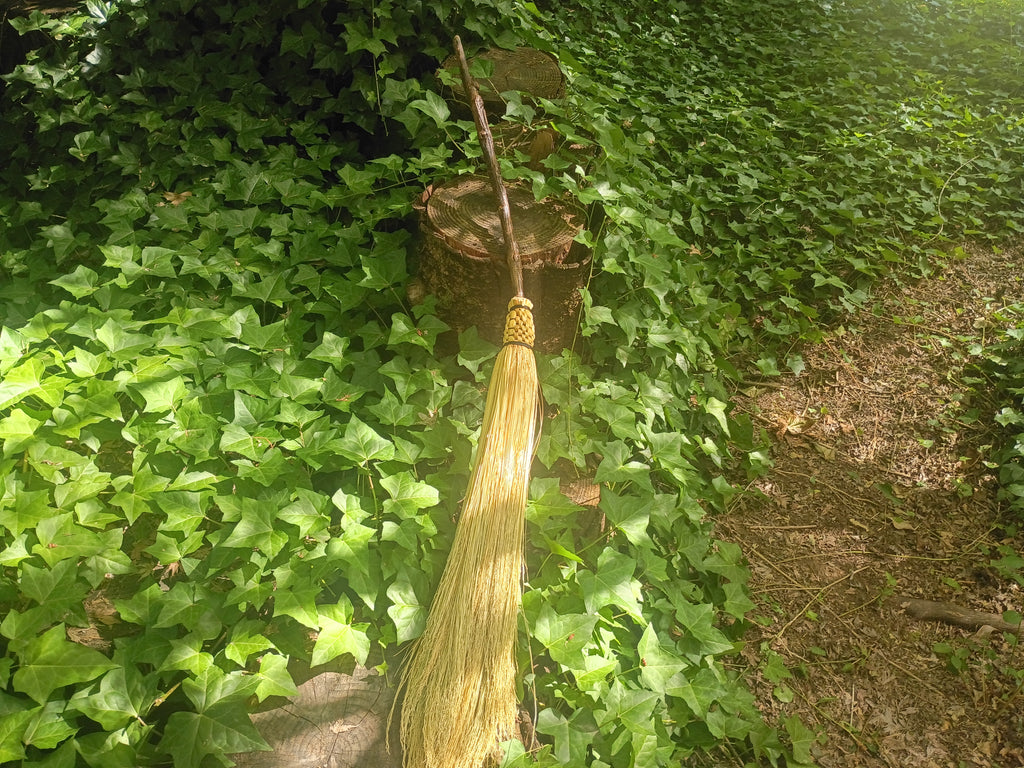 Petite Simple Sweeper Broom